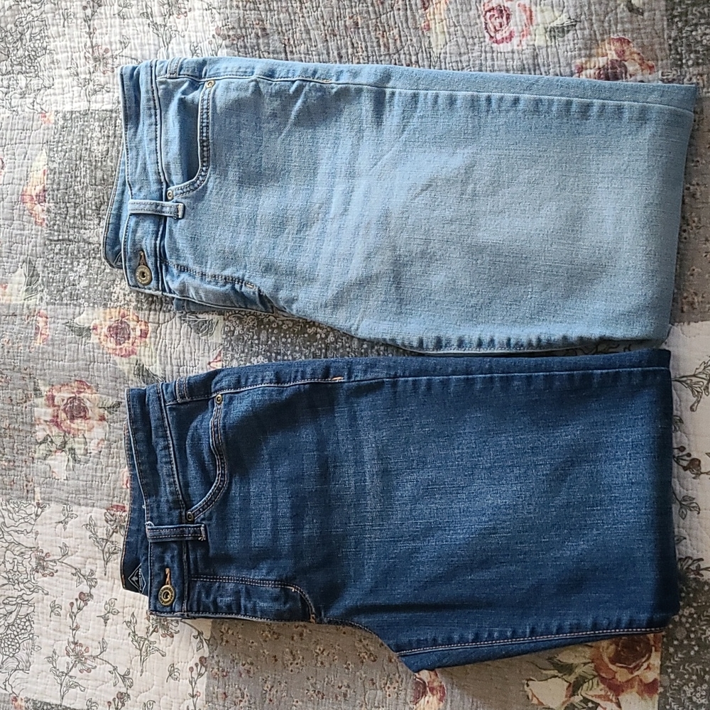 2 Pairs St. John's Bay Straight Denim Blue Jeans Size 6. Dark & Light Wash. EUC!
